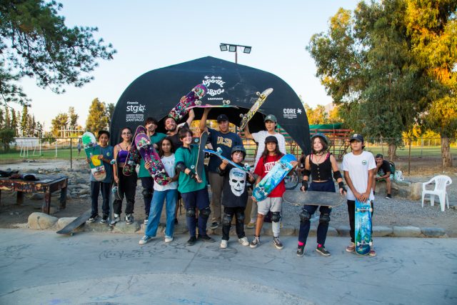 Taller de Skate en Plaza DeporteLibre de Peñalolen