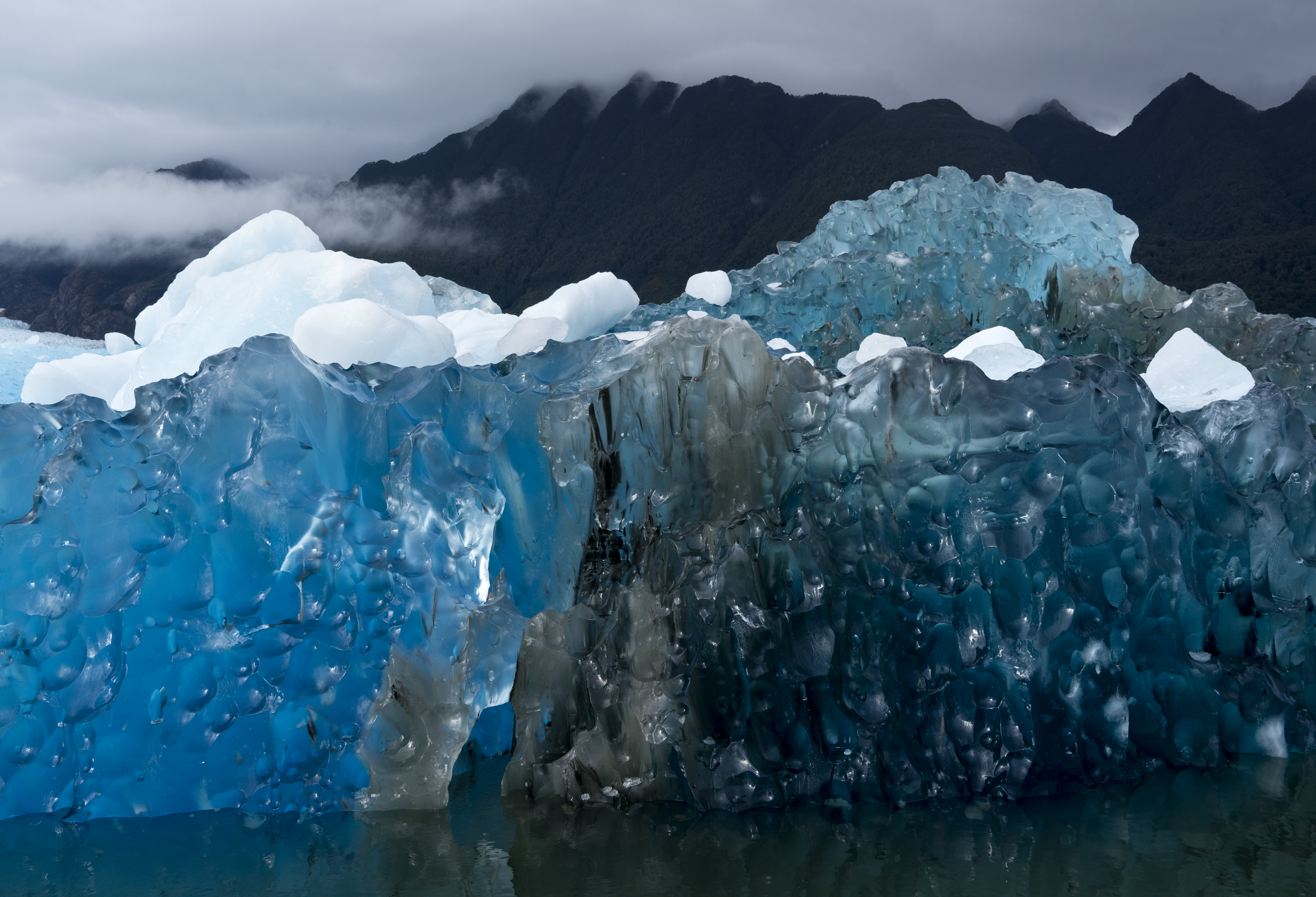 Detalle del hielo glacial en la laguna SAN Rafael , Parque Nacional San Rafael