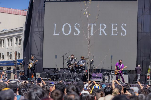 12102023LOSTRES plaza-18